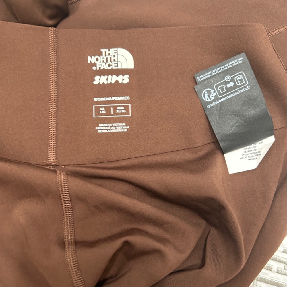 Skims x North Face Top & Leggings (Set) Brown - Picture 9 of 9
